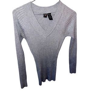PRICE DROP • JL - Women’s Gray LS Tight fitted top | L